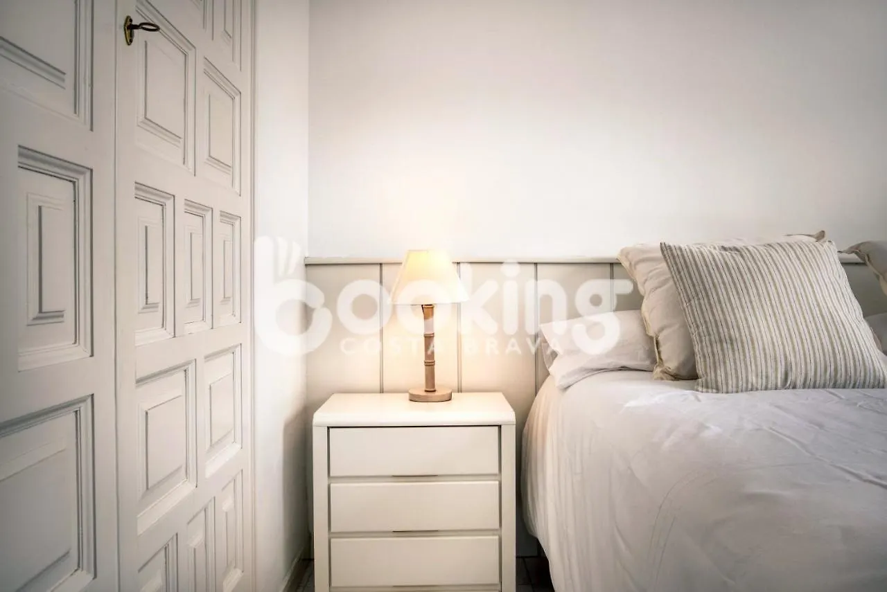 Blanco Apartament Per 6 Persones A 5 Minuts De La Platja Gran Platja d'Aro Spain