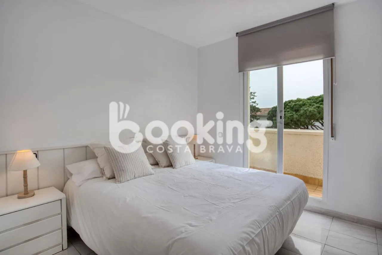 Blanco Apartament Per 6 Persones A 5 Minuts De La Platja Gran Platja d'Aro 0*,  Spain