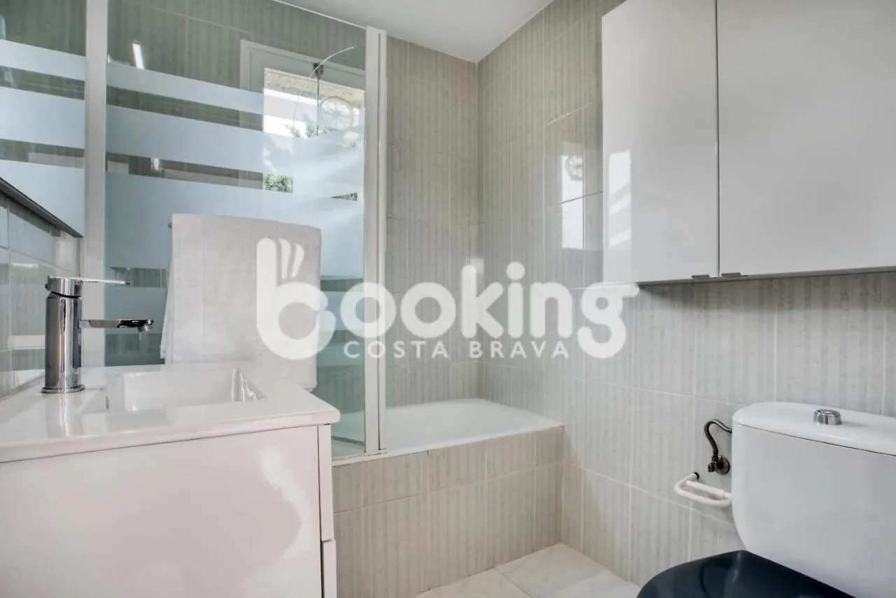 Blanco Apartament Per 6 Persones A 5 Minuts De La Platja Gran Platja d'Aro 0*,  Spain