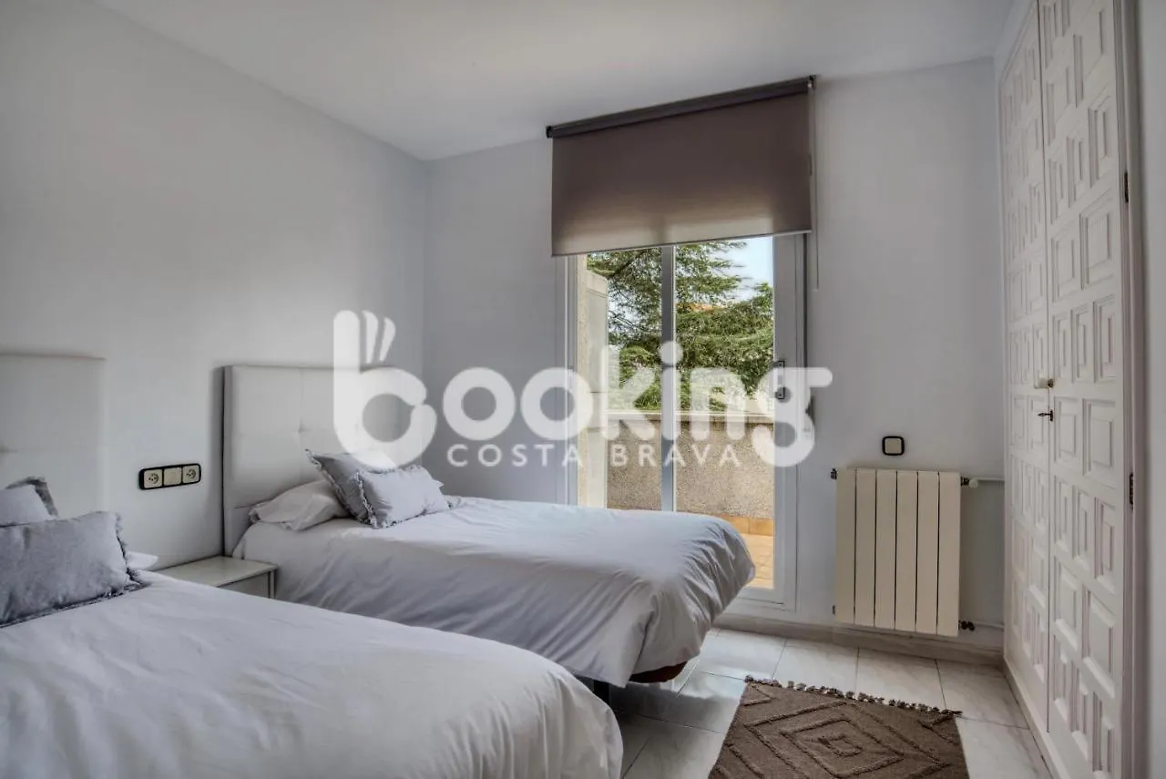 Blanco Apartament Per 6 Persones A 5 Minuts De La Platja Gran Platja d'Aro Spain