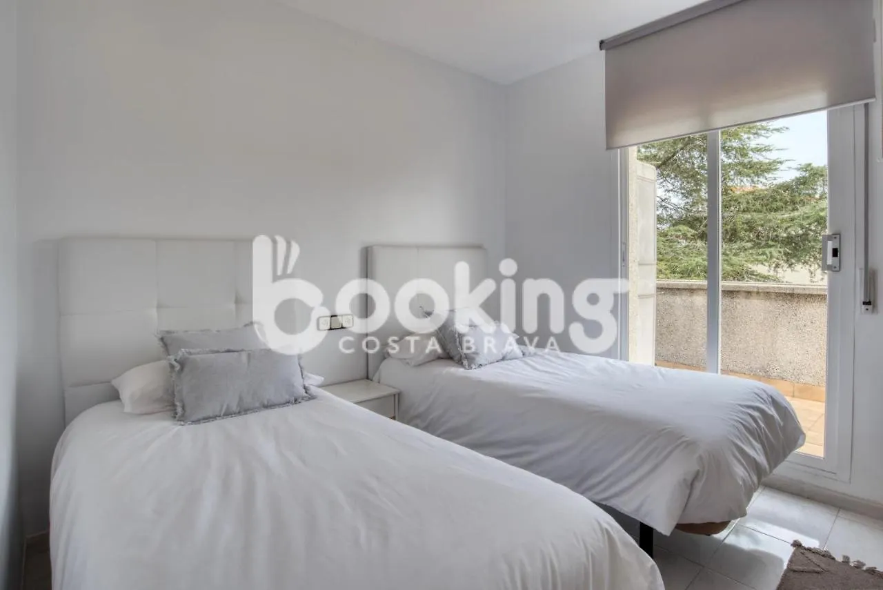 Blanco Apartament Per 6 Persones A 5 Minuts De La Platja Gran Platja d'Aro 0*,  Spain